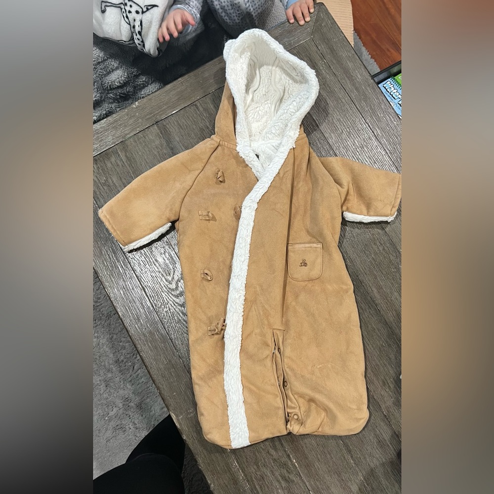 Winter time jumpsuit for babies 0-3 months but it will fit a baby until 6months